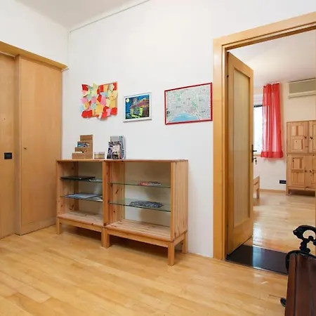 Cricket Song In Center Of Apartment *