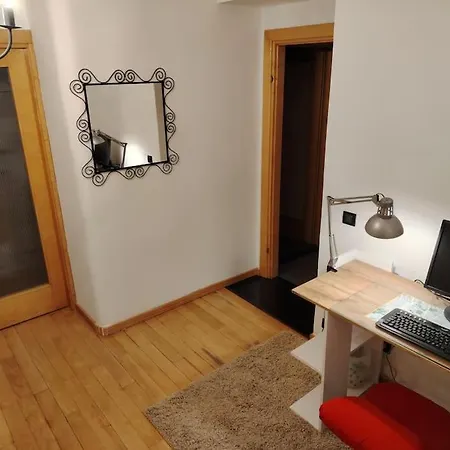 Cricket Song In Center Of Apartment